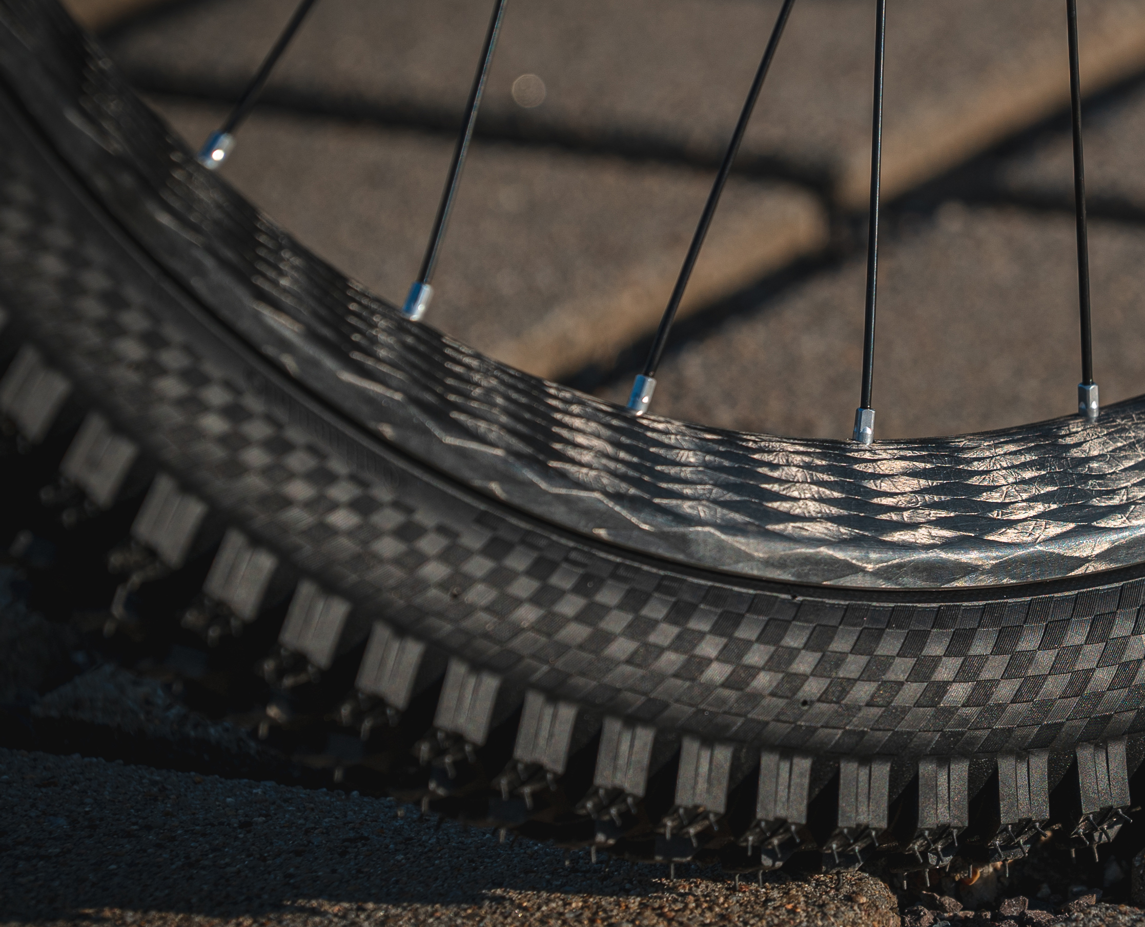 Braided carbon bicycle wheel